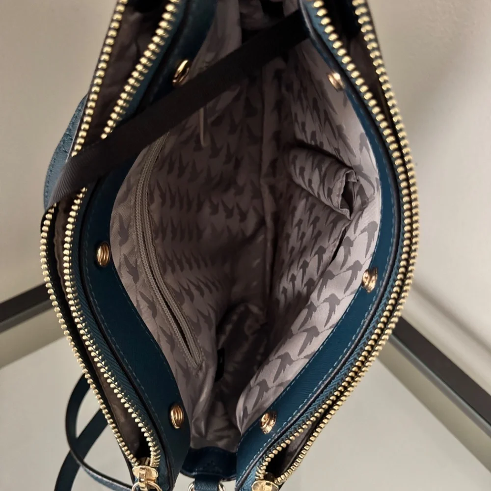 Lo & Sons Purse / The Pearl / Pacific Blue / Saffiano Leather / Gold Hardware - Picture 9 of 16